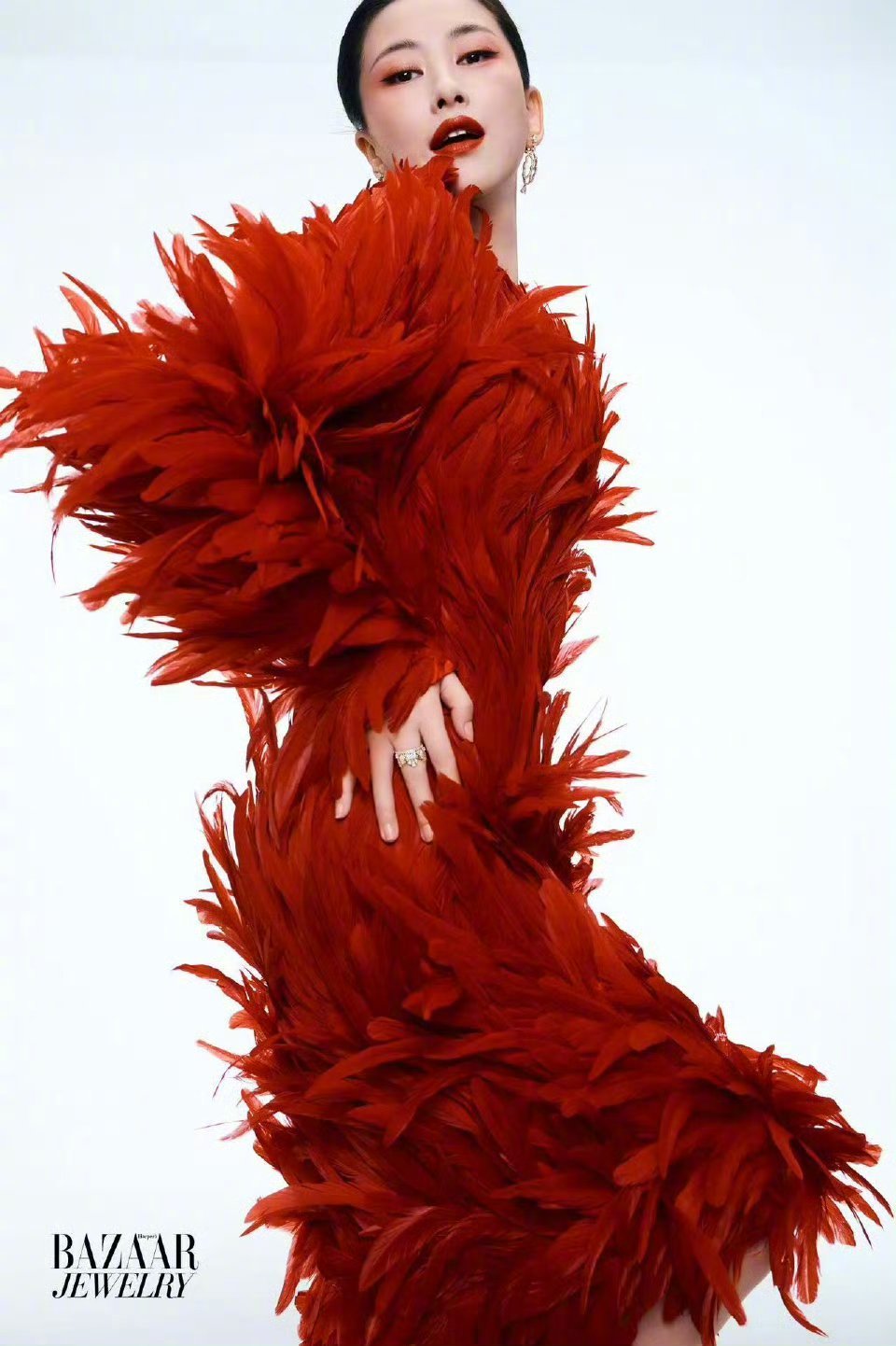 朱珠这张脸就该演爽剧 下辈子想长成朱珠这样！！穿红穿绿穿黑穿白都能驾驭也就是朱珠