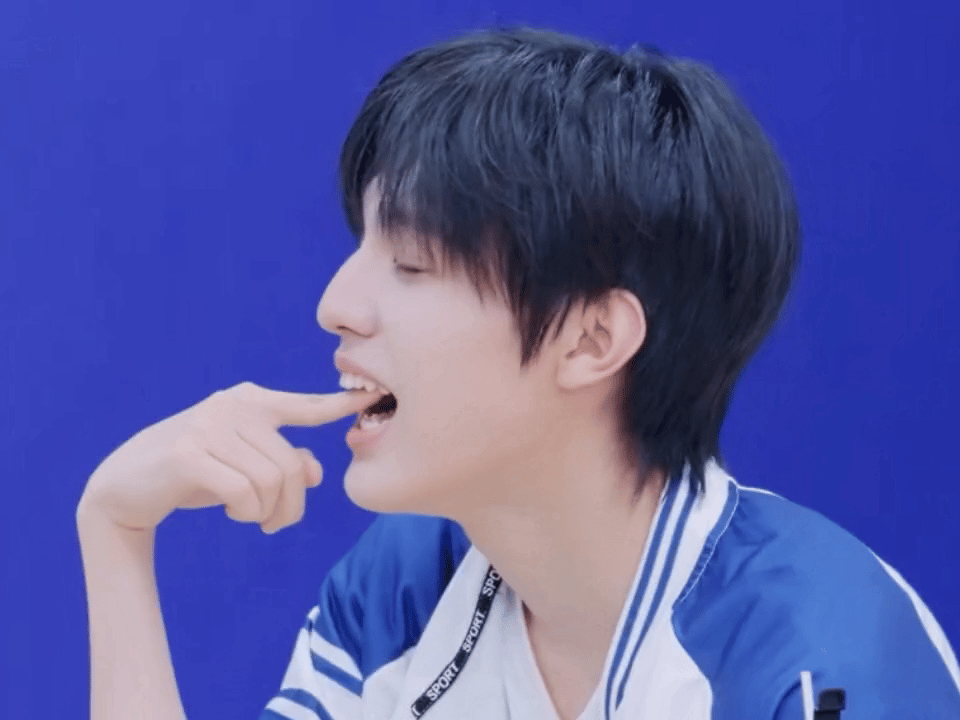 咬手手#禹事不慌张# 呆啊 ​​​