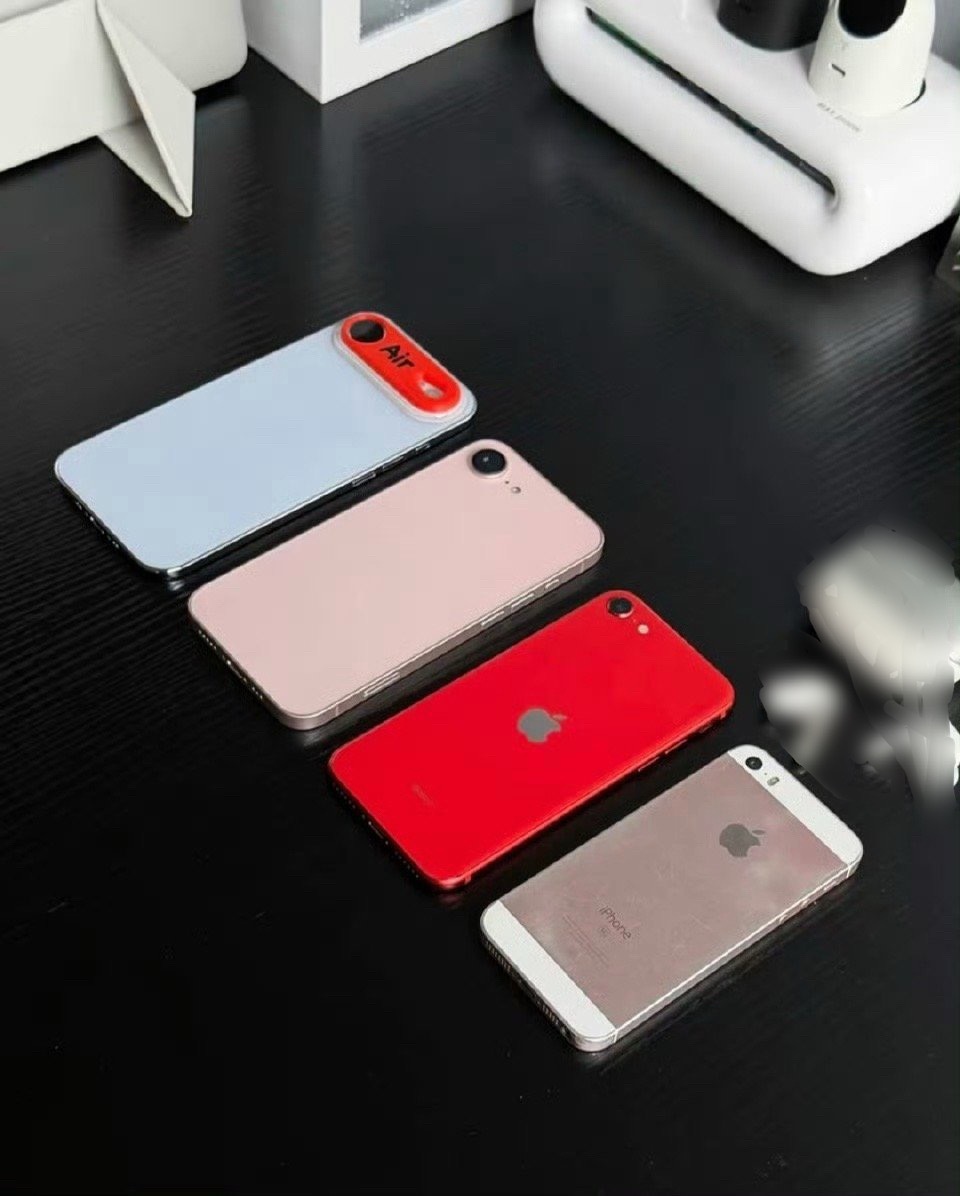 单摄像头iPhone合影，苹果在极简设计审美这块一直很在线 ​​​