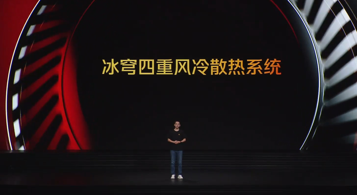 接下来登场的是 iQOO Pad Pro 8.8 英寸。它搭载第五代骁龙 8 至