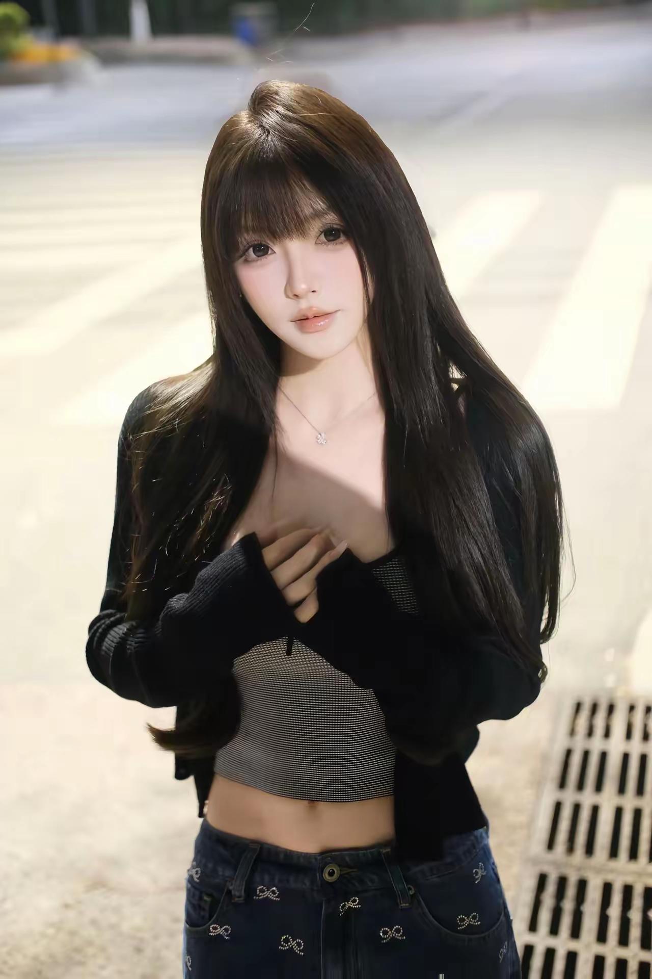 漂亮
清纯可爱……
颜值 惊人……