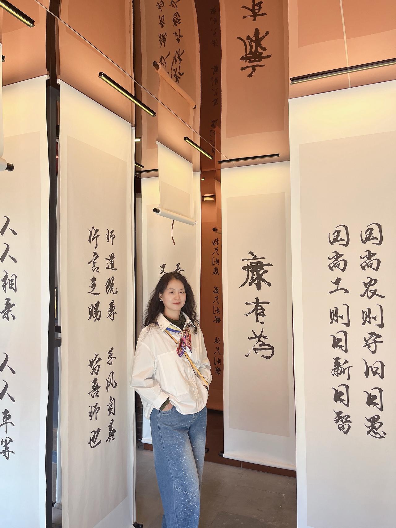 年华华转眼太匆匆，像流水一样
不知不觉，时光已经染白了头，余生不用追着别人的脚步
