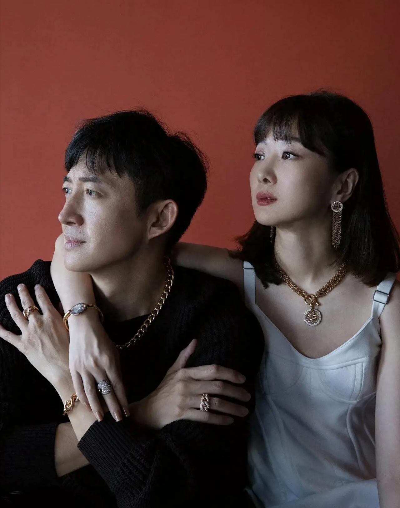 王阳夫妇罕见合体大片，果然真夫妻就是好嗑！这松弛又甜蜜的氛围，太过幸福又般配~
