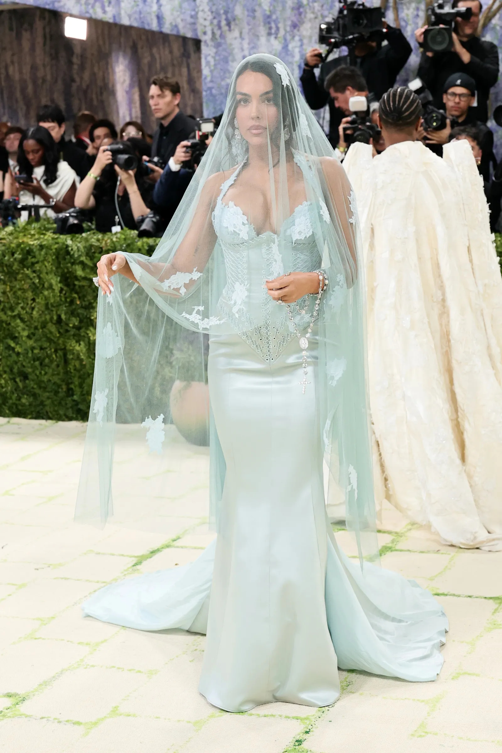 从古驰柜姐闪耀到Gucci大秀、Met Gala、戛纳电影节红毯、开云晚宴、萧邦