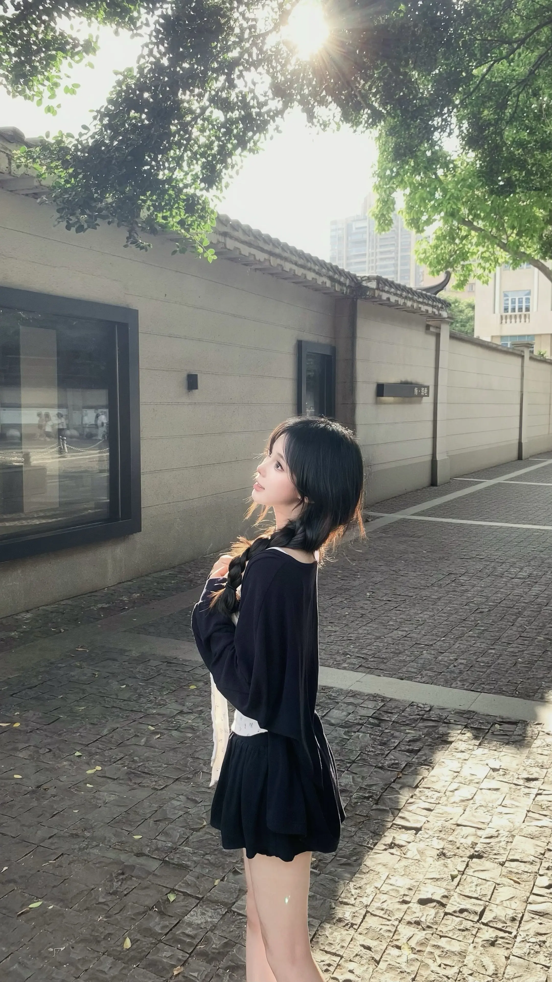 想成为一棵树 生长出纹路 拥抱你的荒芜