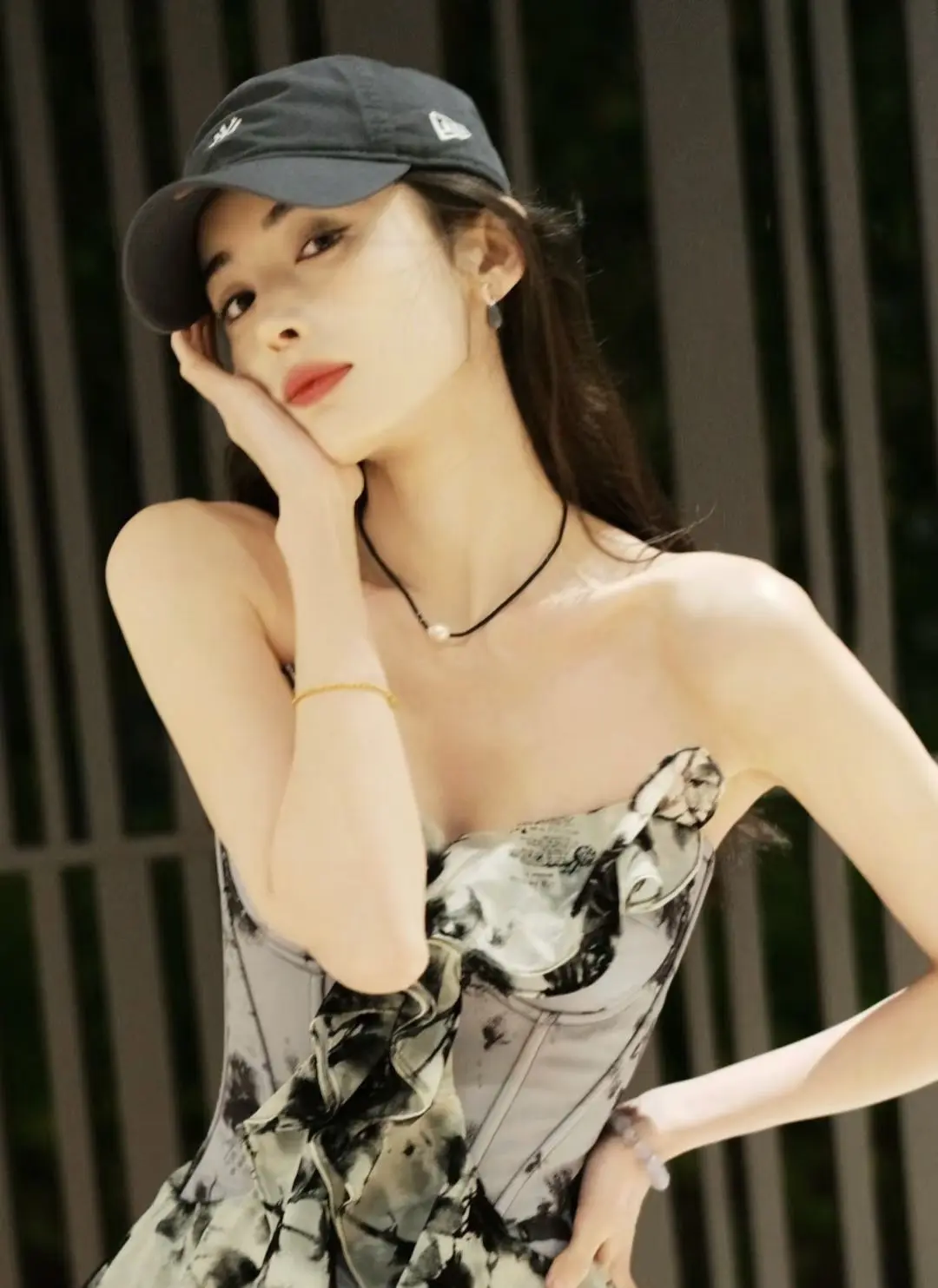 来看大美女更新啦。娜扎的夏日穿搭