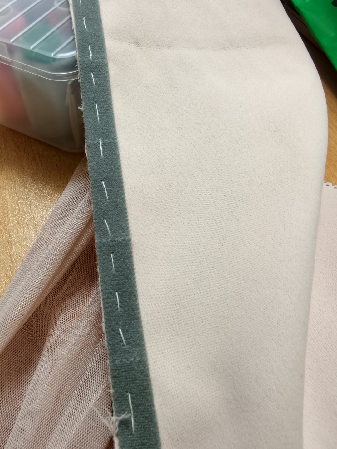 记录一下崽子开学，宿舍床铺尺寸开始给的195，后来通知215，今天亲自去量发现实