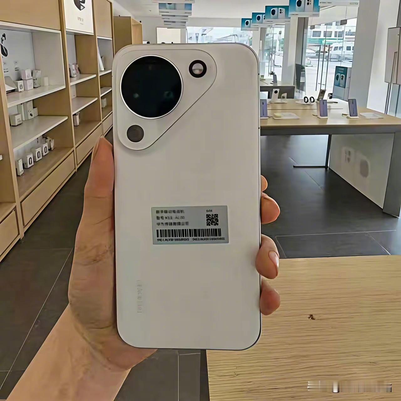 有人曝光的Pura90的真机，你们觉得好看吗