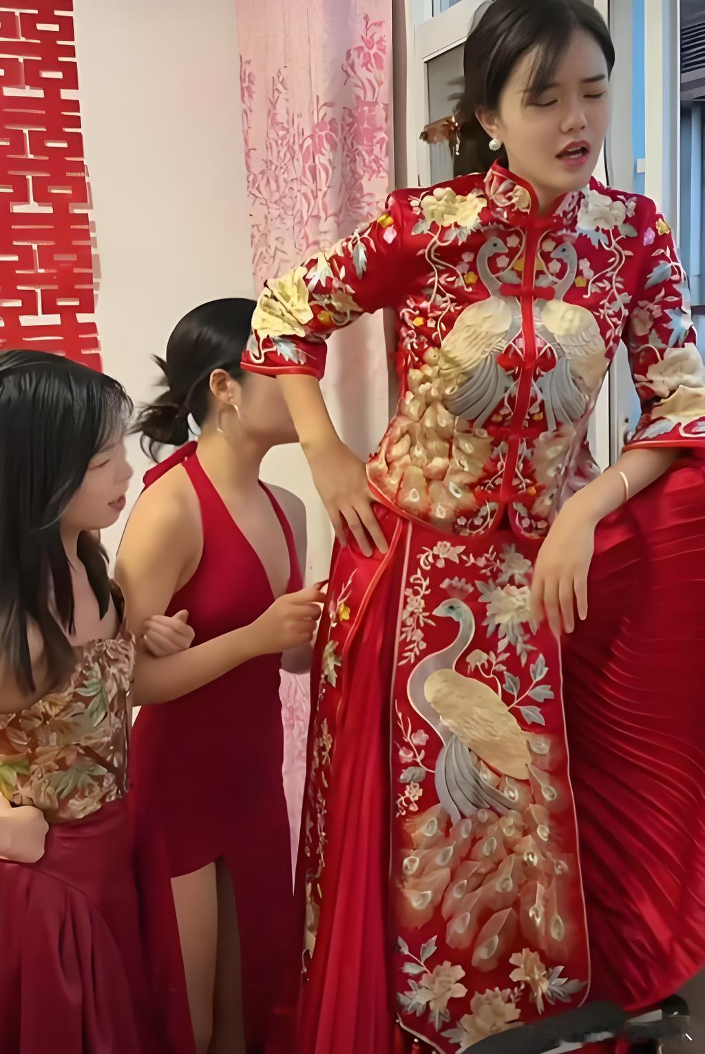 第一次结婚，看着挺着急的 