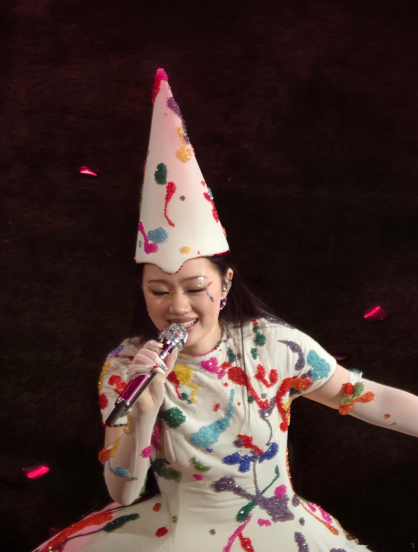 单依纯演唱会单依纯演唱会高能不断！全开麦无修音，超强的声乐功底展露无遗，快歌松弛