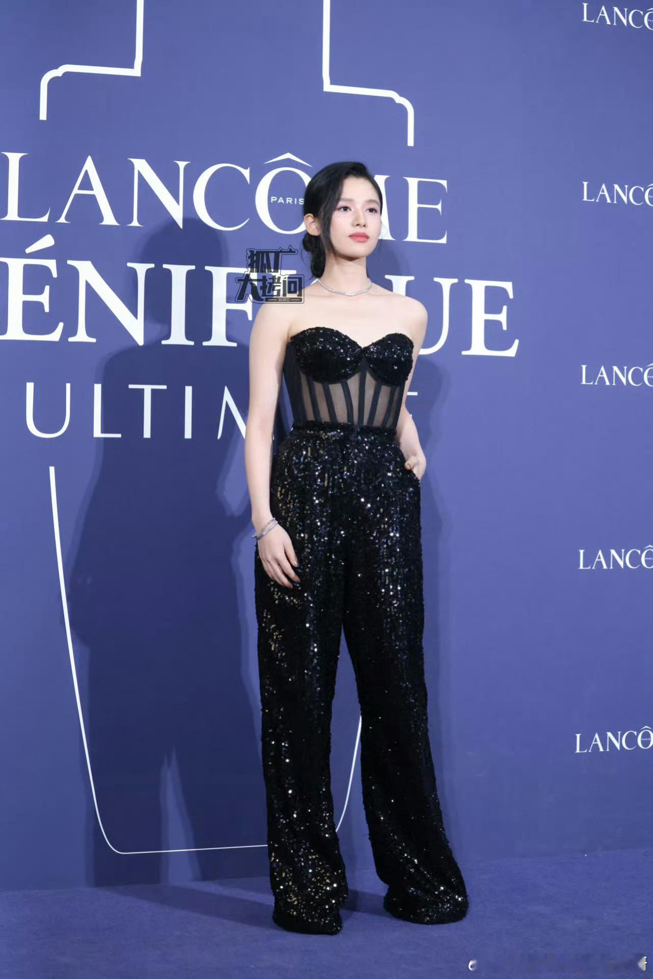 张婧仪、赵今麦的衣服是谁搭配的?你自己看看好看吗？ ​​​