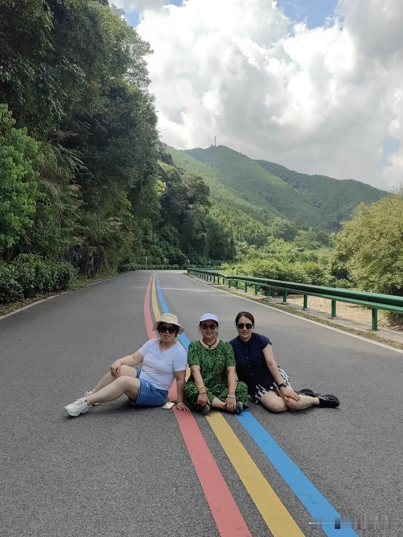 今天自驾婺源，天气再热，但去这些小众山水秘境，权当避暑，景色漂亮，值得一去！
