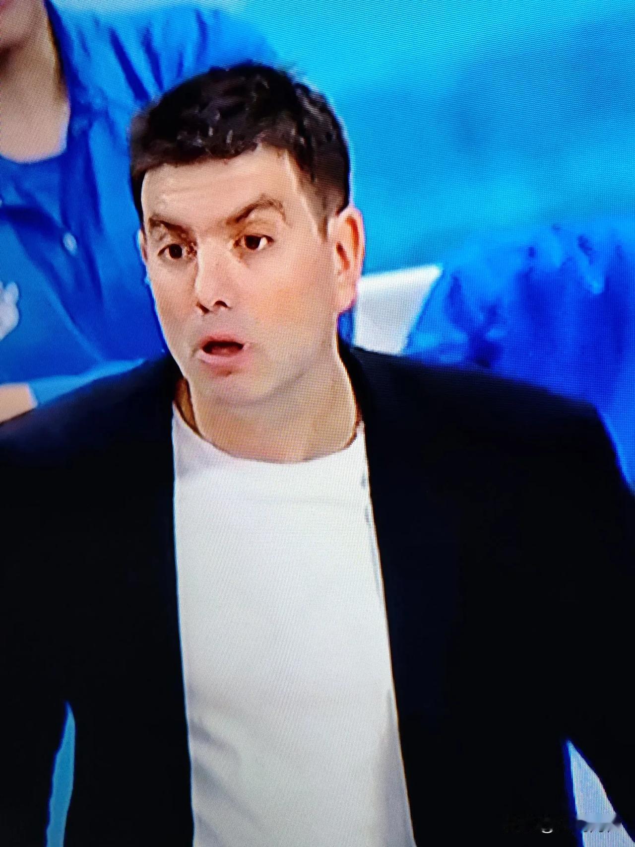 宁波与广厦前一节半时间里打的很胶着，比分交替上升，宁波宁鸿宇连续2记3分和辛普森