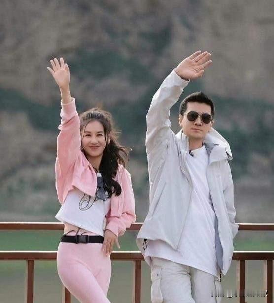 还是不希望黄圣依跟前夫复婚
让自己不幸福的婚姻晚点结束只有好处
大部分女生离婚后