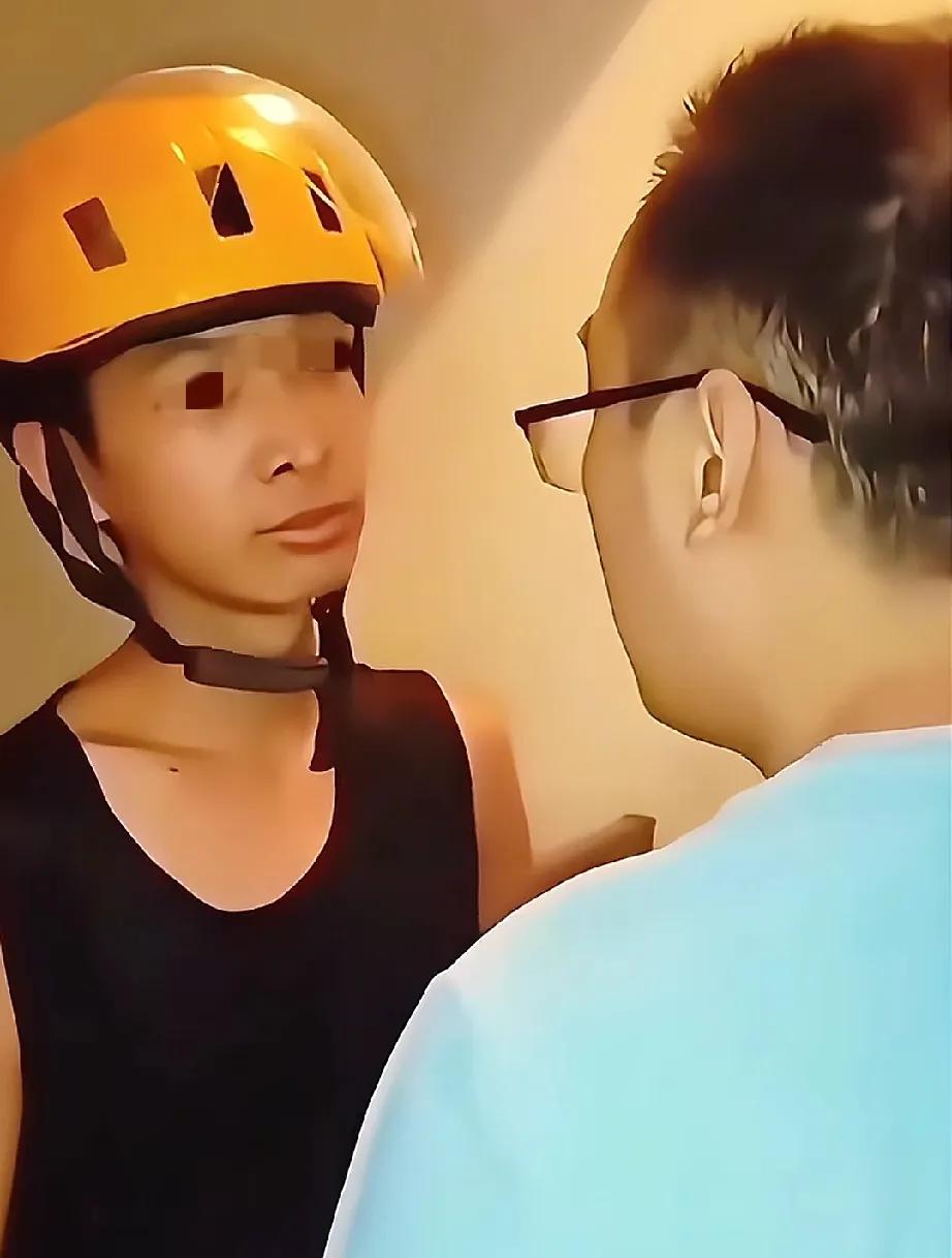 看到被快递小哥抹脖子的那对夫妻没啥大问题，悬着的心终于落下来了。

不是同情那对