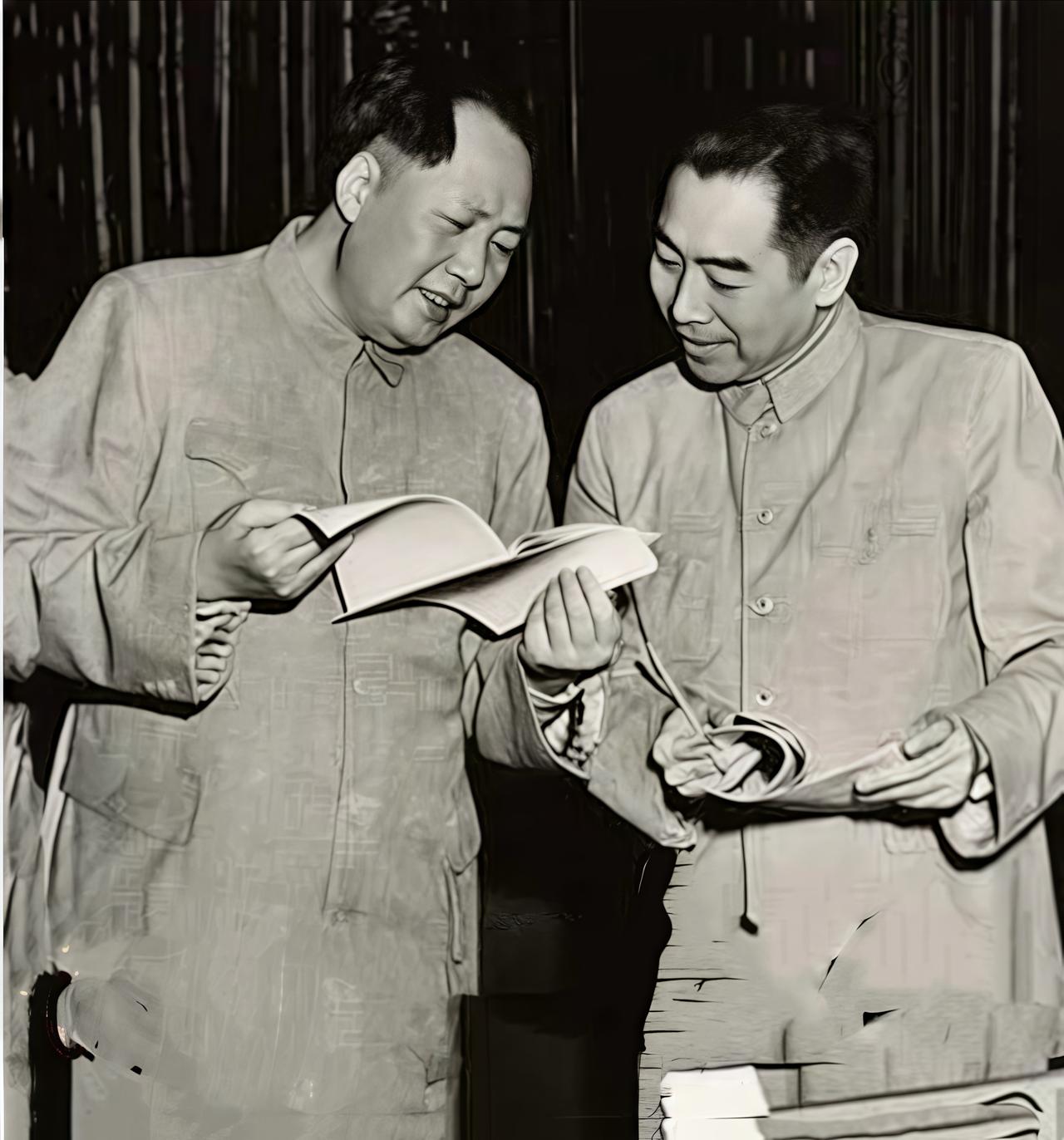 很多年前在课本里看周恩来和飞行员的故事，认知是：周总理真宽厚。可如今再看这个故事