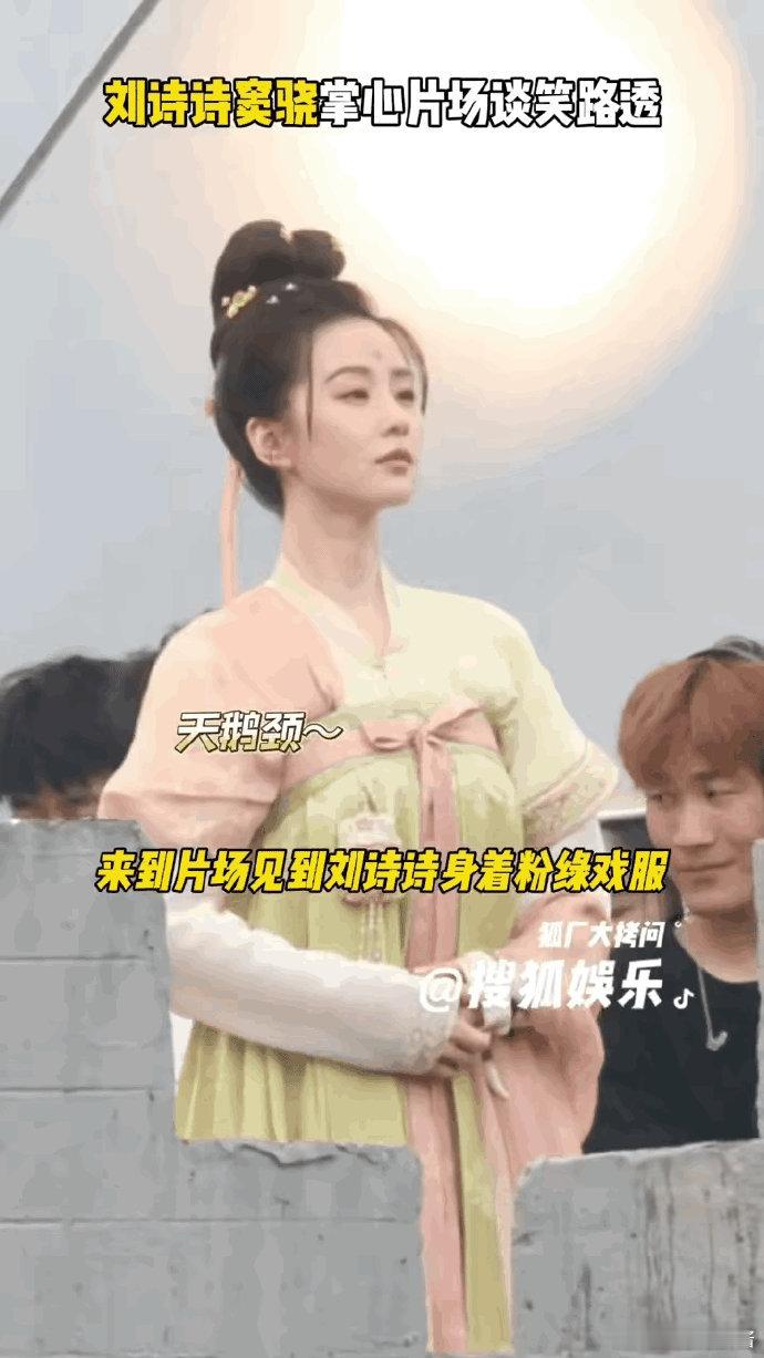 刘诗诗这样梗着脖子不累吗？ ​​​