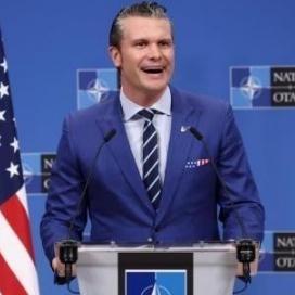 美国防长的一句话让美国人破了防，他表示中美要是开打，不出半个小时，他们的航母全得