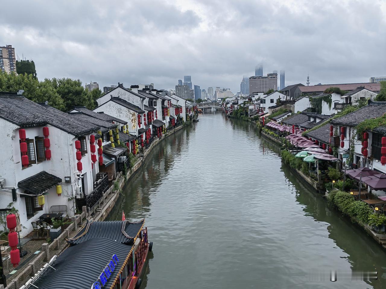 古运河，南长街，南下塘街，千年古运河，依然保持新鲜的活力，，，

船行古运河 古
