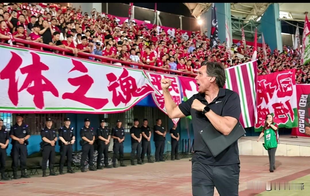爆山东泰山有意河南队主教练！据了解，西班牙人丹尼尔·拉莫斯由于带队成绩出色，加上