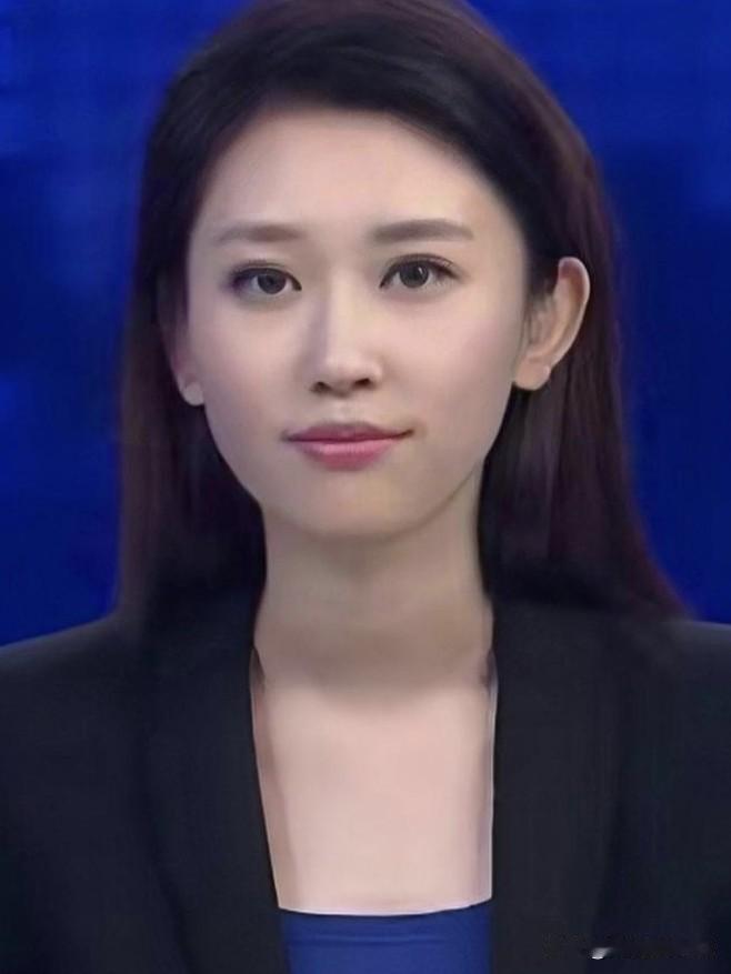 央视主持人王音琪，播报沉稳灵动，走基层传烟火，气质清新温暖有力量。温柔型主持人 