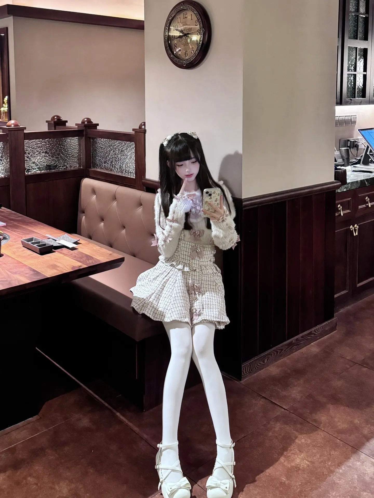 于是我妥协 不再幻想有一天能得到属于自己的爱