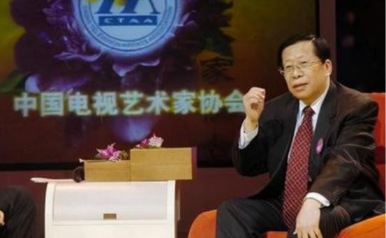 1993年，时任中央电视台台长的杨伟光，在没有上报的情况下，在《新闻联播》之后插