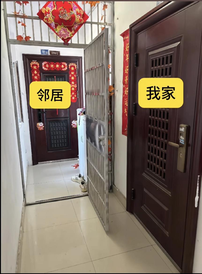 邻居家好像圈了个院？