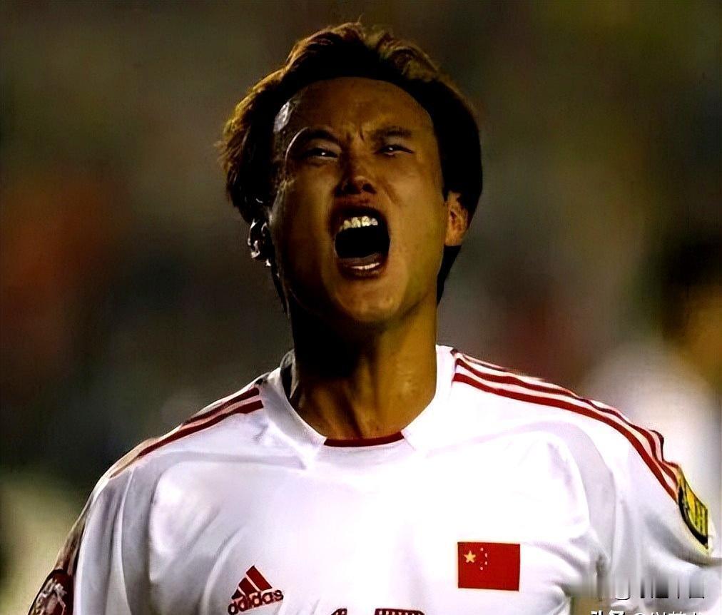 2002年，年仅23岁的徐云龙被任命为北京国安队的队长。这个决定在当时看来有些大
