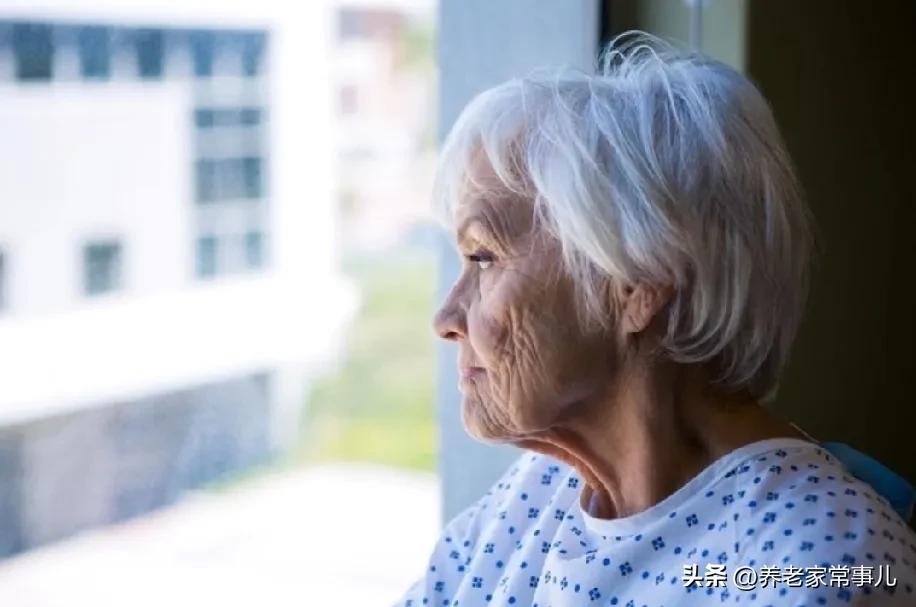 中老年女人最大的幸福，就是一句：你不用管
 
生病了，儿女说：你不用管。
挂号、