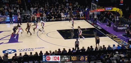 急停跳投~！连续得分~！！ 