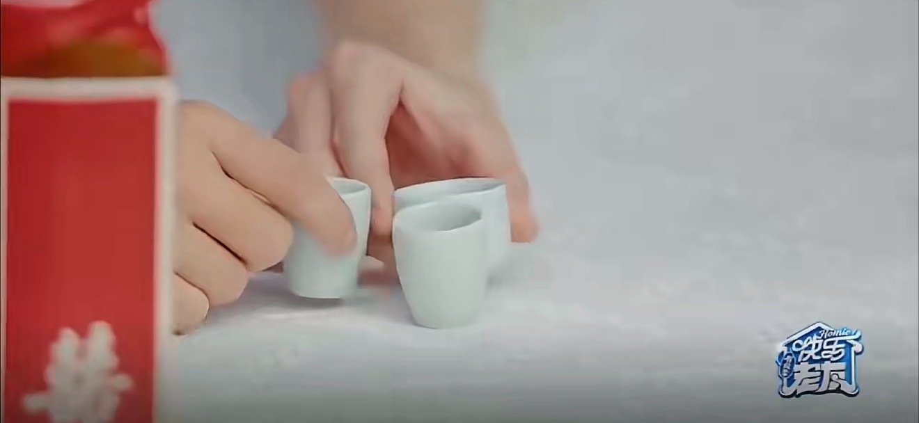 张远被喜人腌入味了张远：“亮叔叔敬你！老王！敬你！以后有什么困难就找张叔叔！远子