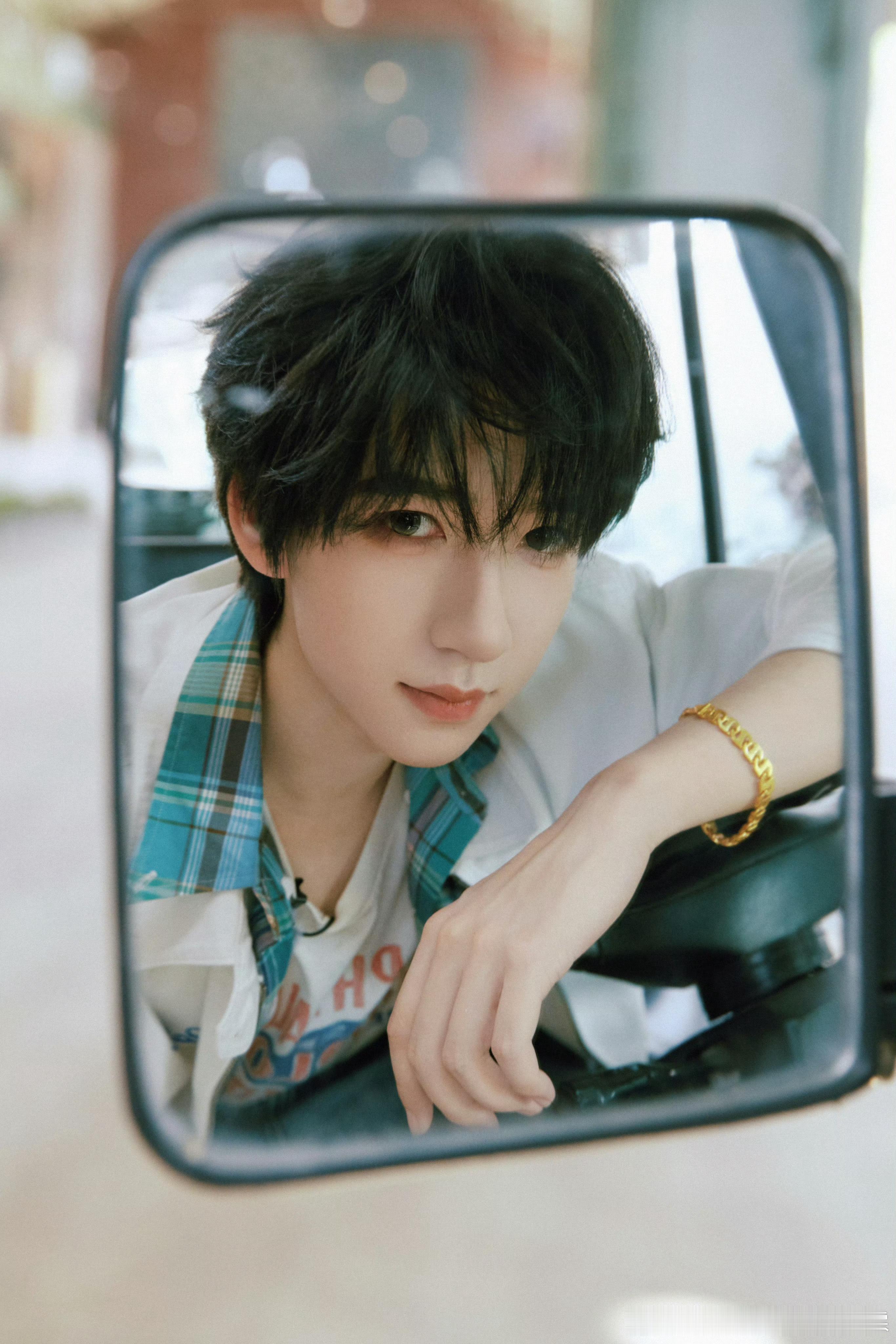 贺峻霖贺峻霖五十公里桃花坞6💚贺峻霖百度网盘代言人“世界上没有人会事事顺心，总