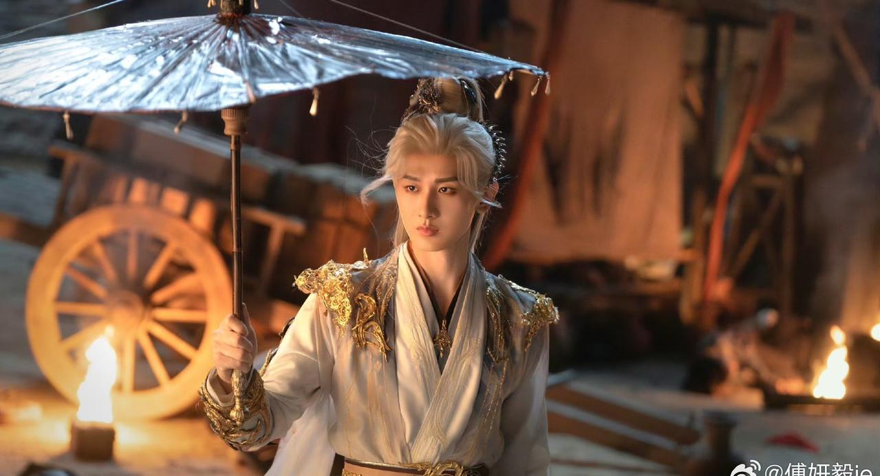 cy成毅朱瞻基特辑 

“在吹落叶 在刮小风 在下小雨 在等新年的烟花和我所向往