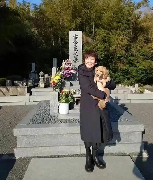 日本投降81周年纪念日，安倍晋三的遗孀安倍昭惠再次前往靖国神社参拜，并在相关表述
