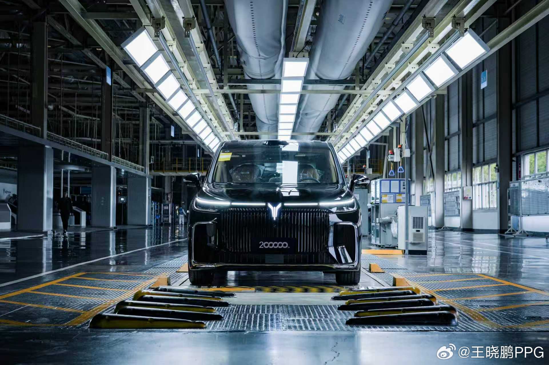 岚图梦想家第20万台下线要知道岚图25年11月，完成了30万台整车下线所以岚图梦