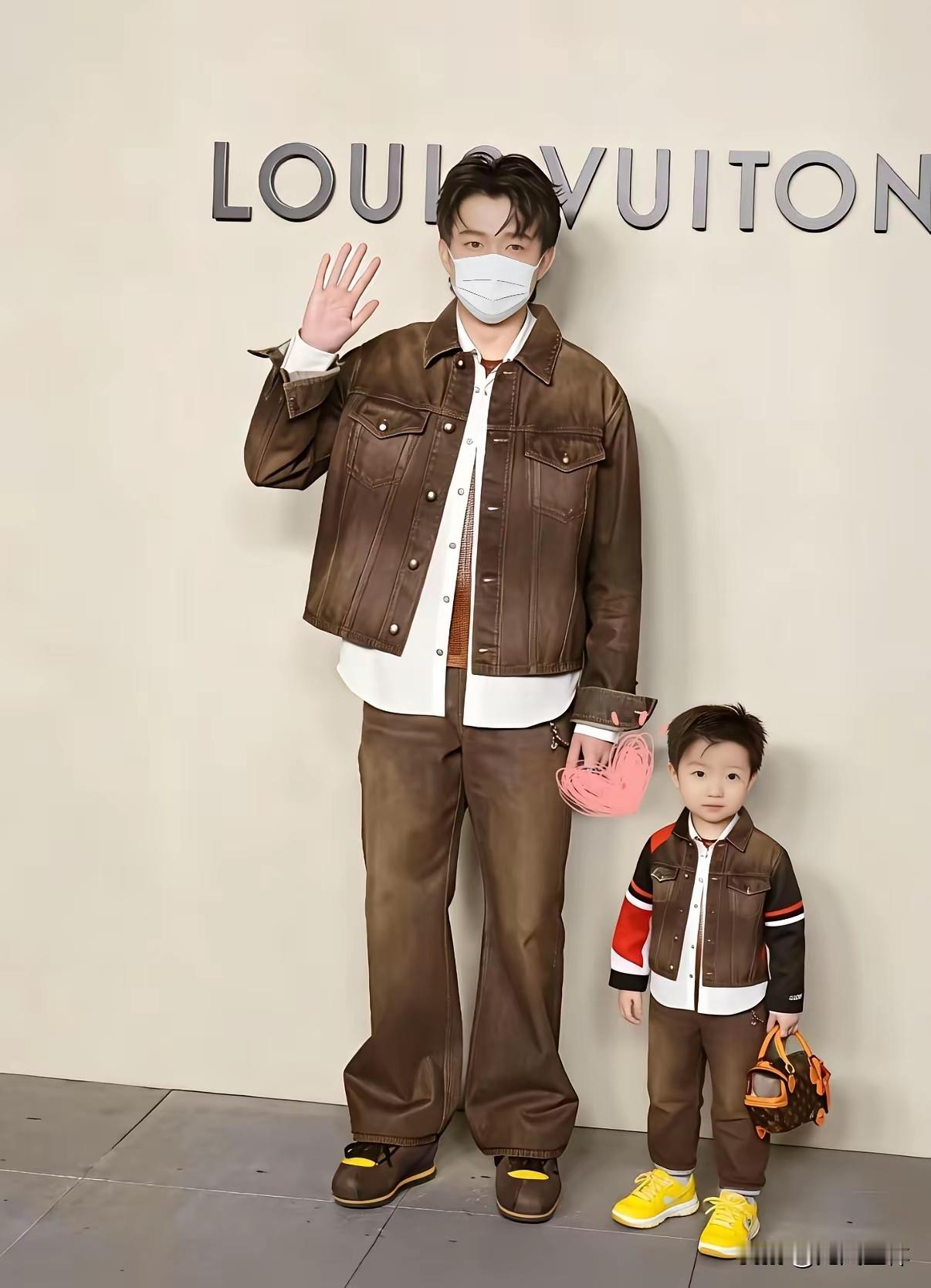 谁干的[what]
我要给他点个大大的赞[赞]
现在网友太有才了
啥都能P啊？[