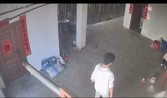 这一跳，把小姑娘的身高给封印住了，本来能长一米六，现在一米四封顶。