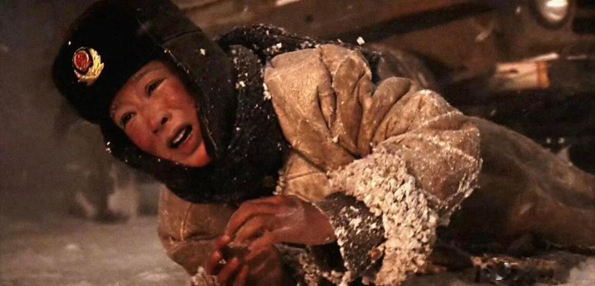 文亦娱乐在《生命树》这一情节中，邵云飞比白菊更先冻僵，原因多元。从地域适应角度，