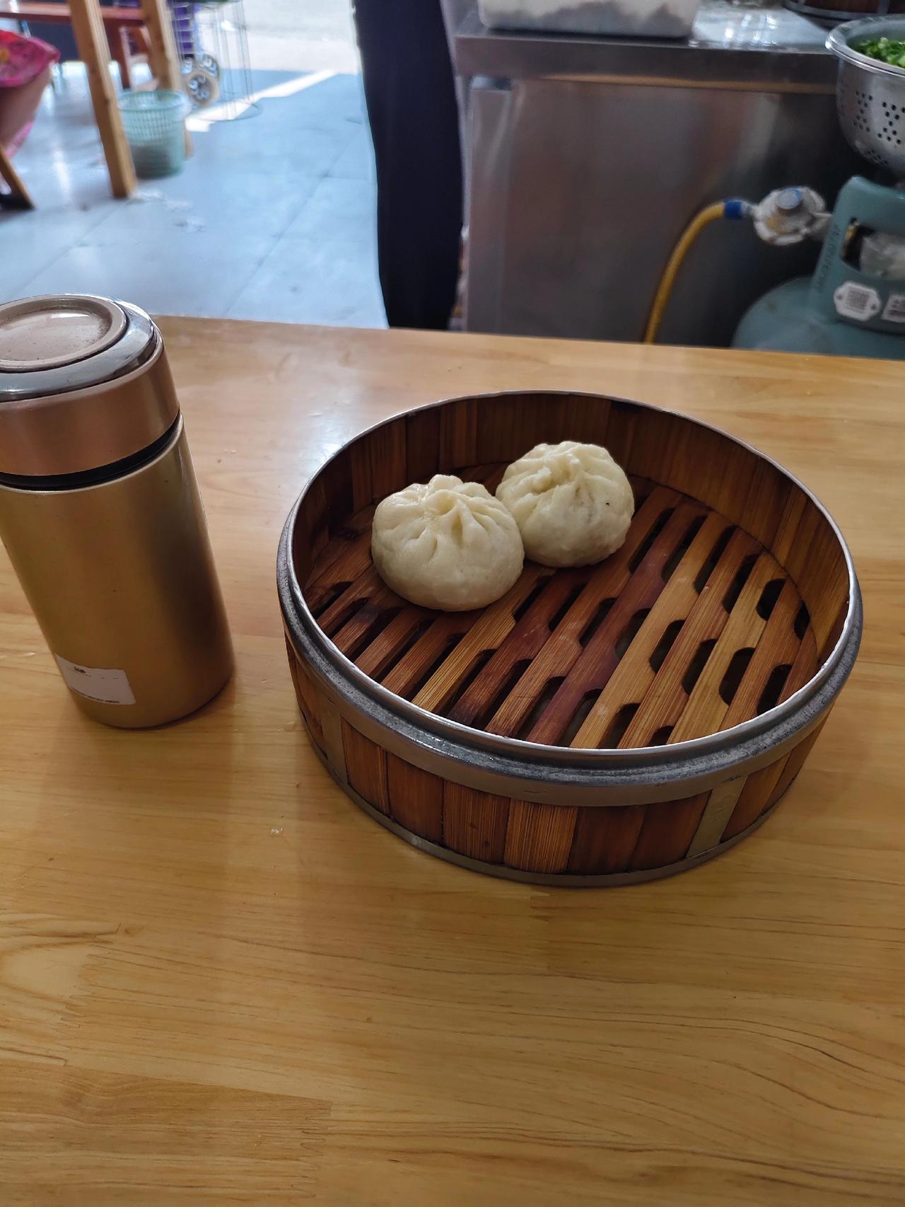 虽然身体欠佳，但人是铁饭是钢，一日三餐少不了