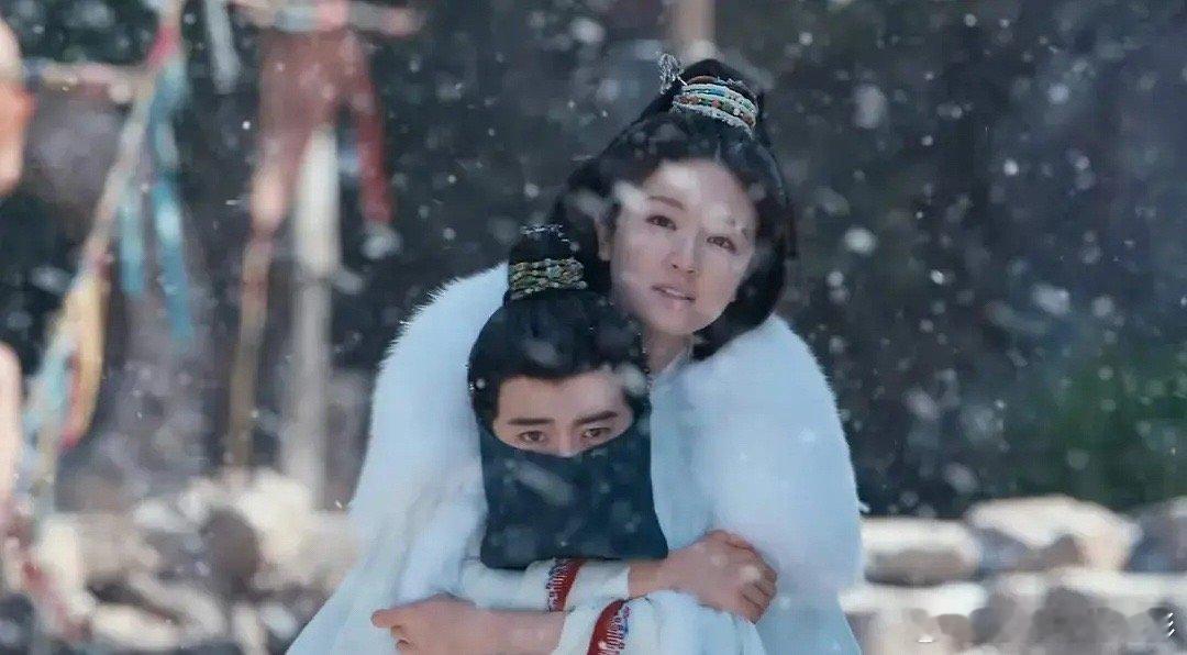 到底什么原因啊，李兰迪看起来比男主还要壮实 ​​​