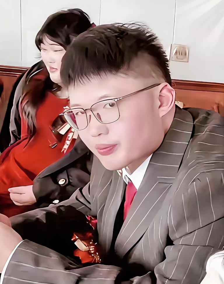 有人说大衣哥这个女婿耳后见腮，不好谈拢，有钱了就变坏，
我想说有几个人有钱了不变