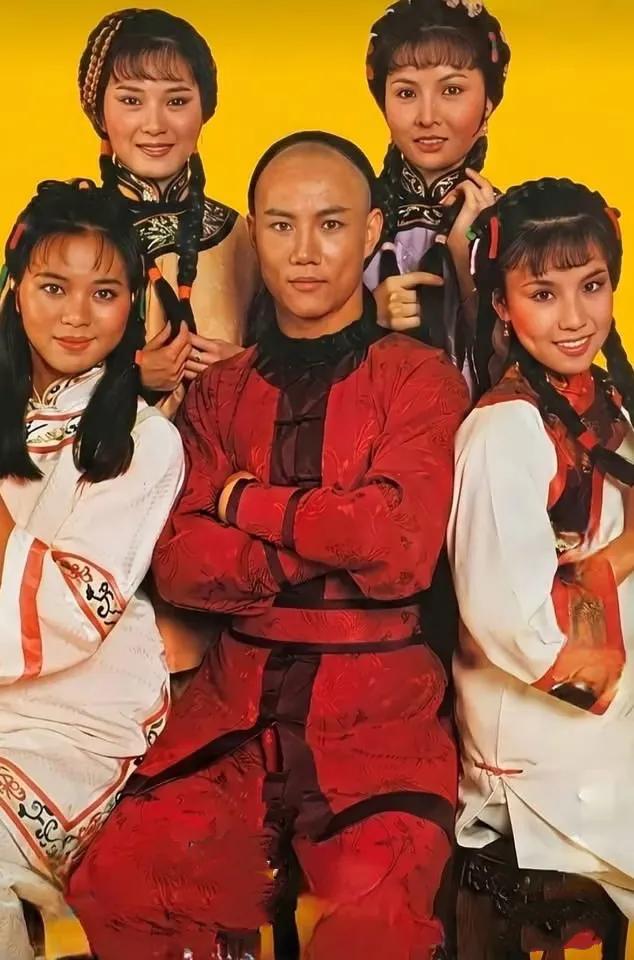 黄元申过档亚视拍的第一部戏，还认得给他配戏的四大美女吗？
黄元申是邵氏训练班出身