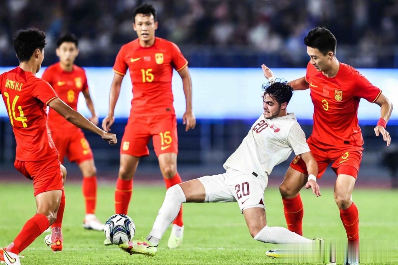 1-0！陶强龙一剑封喉，中国亚运男足一箭双雕，下轮战韩国剑指4强
中国男足亚运队