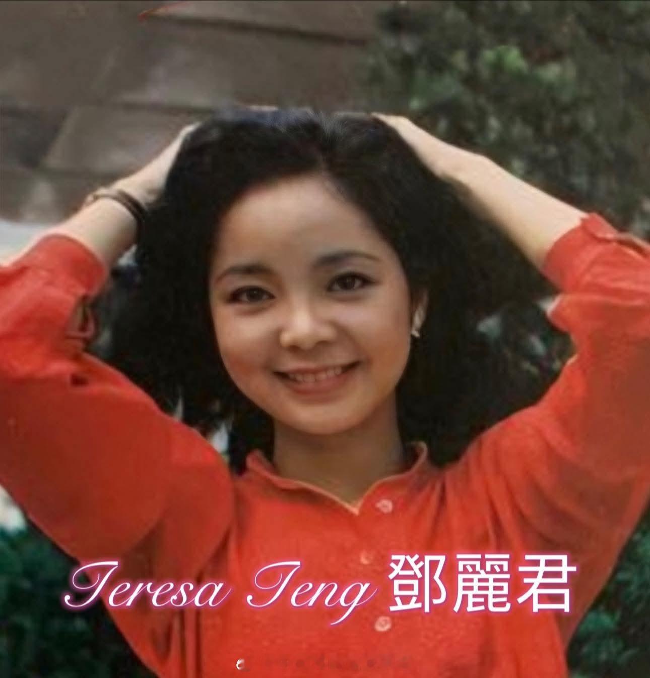 1982年10月，摄于无线电视台大门前，为综艺节目《好歌大家听》录制MV《说说笑