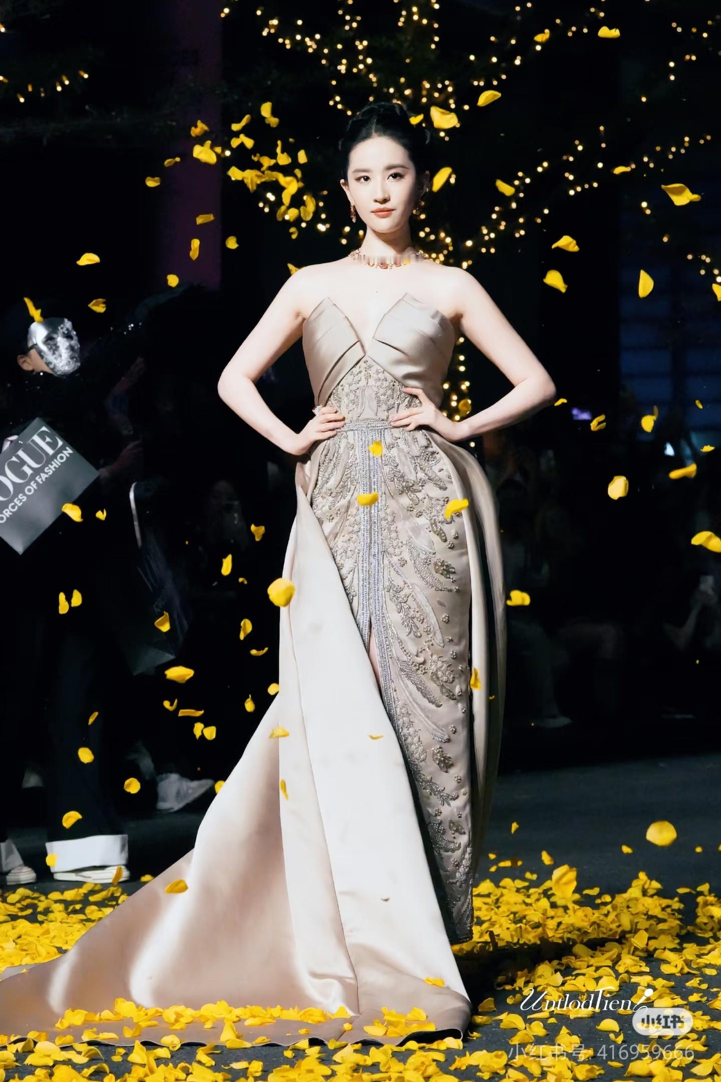 不要问老娘剧爆不爆，也不要质疑老娘剧爆不爆，更不要把老娘跟一些人比。当老娘站在这