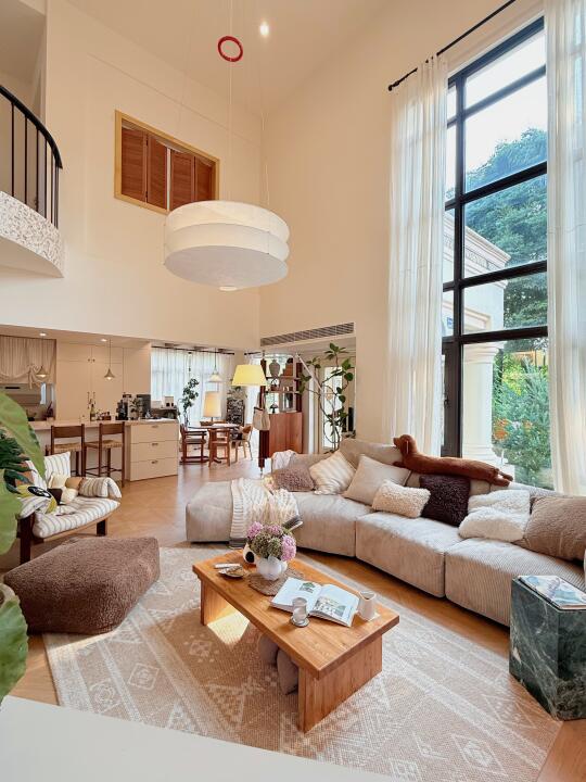 33岁裸辞后，靠💰1800租的别墅🏡养活自己