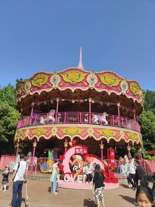 耶！有旋转木马🎠！