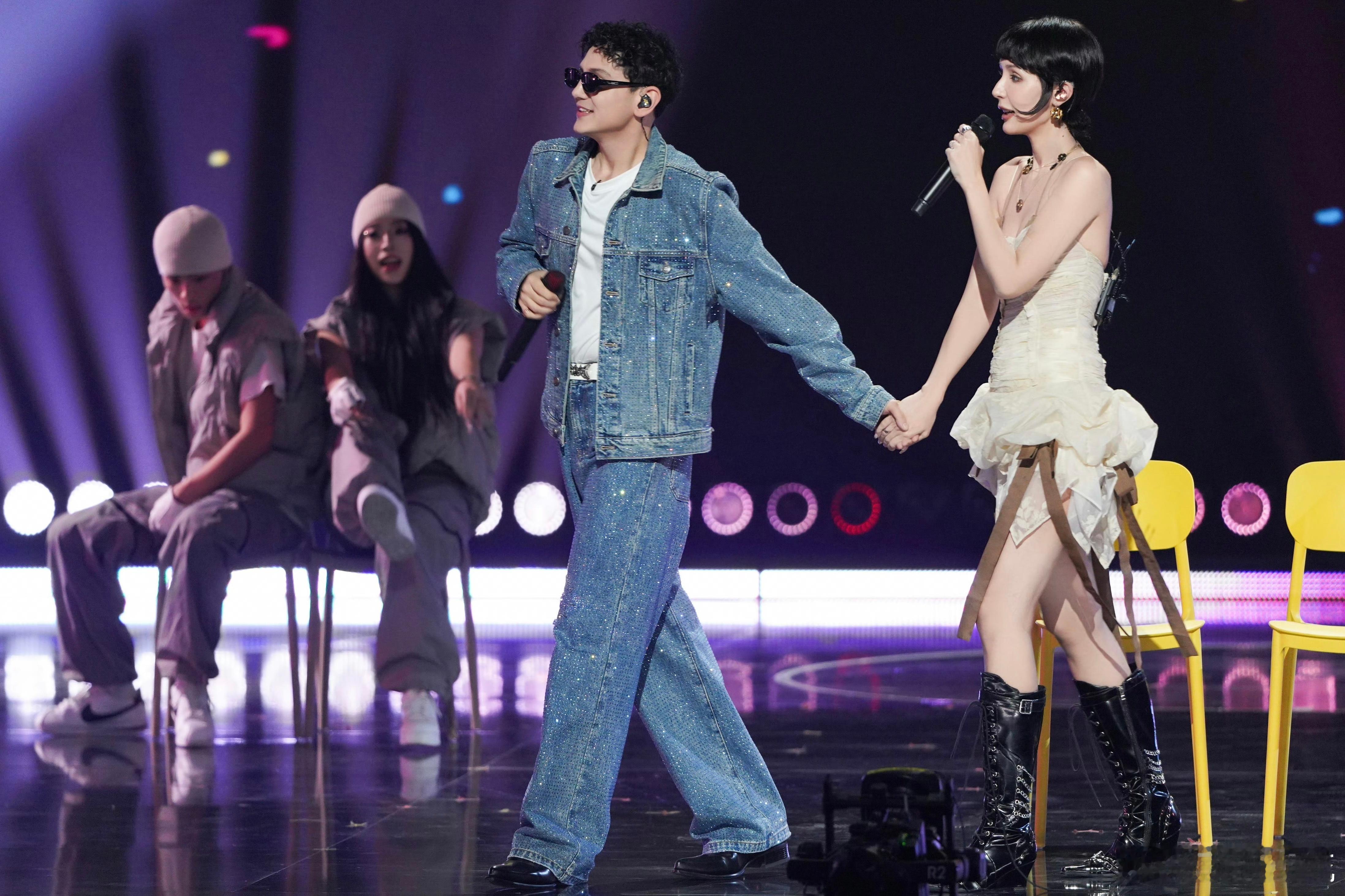 艾热说亲密关系中的安全感就像手机信号 艾热说得好，夫妻之间的信号是不是满格，决定