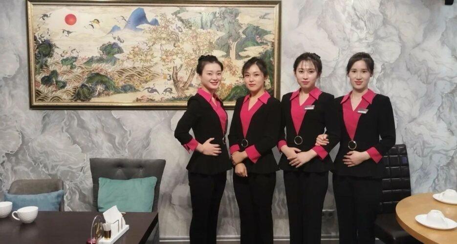 朝鲜在莫斯科又开了一家餐厅，这是去年的第三家。
　　朝鲜姑娘怎么脸上都白白嫩嫩的